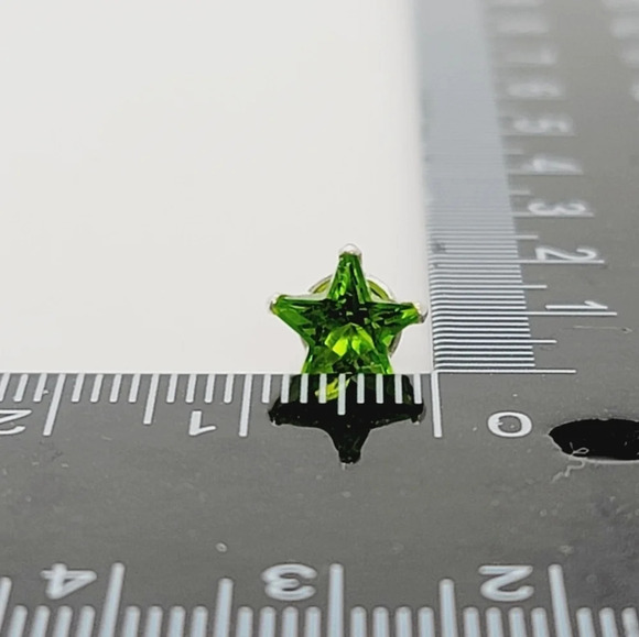 New Green Star CZ earrings - Picture 5 of 6